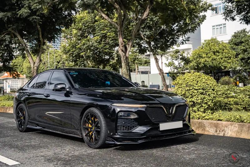 Vinfast Lux A All Black Brembo V6 HForged 19 inch