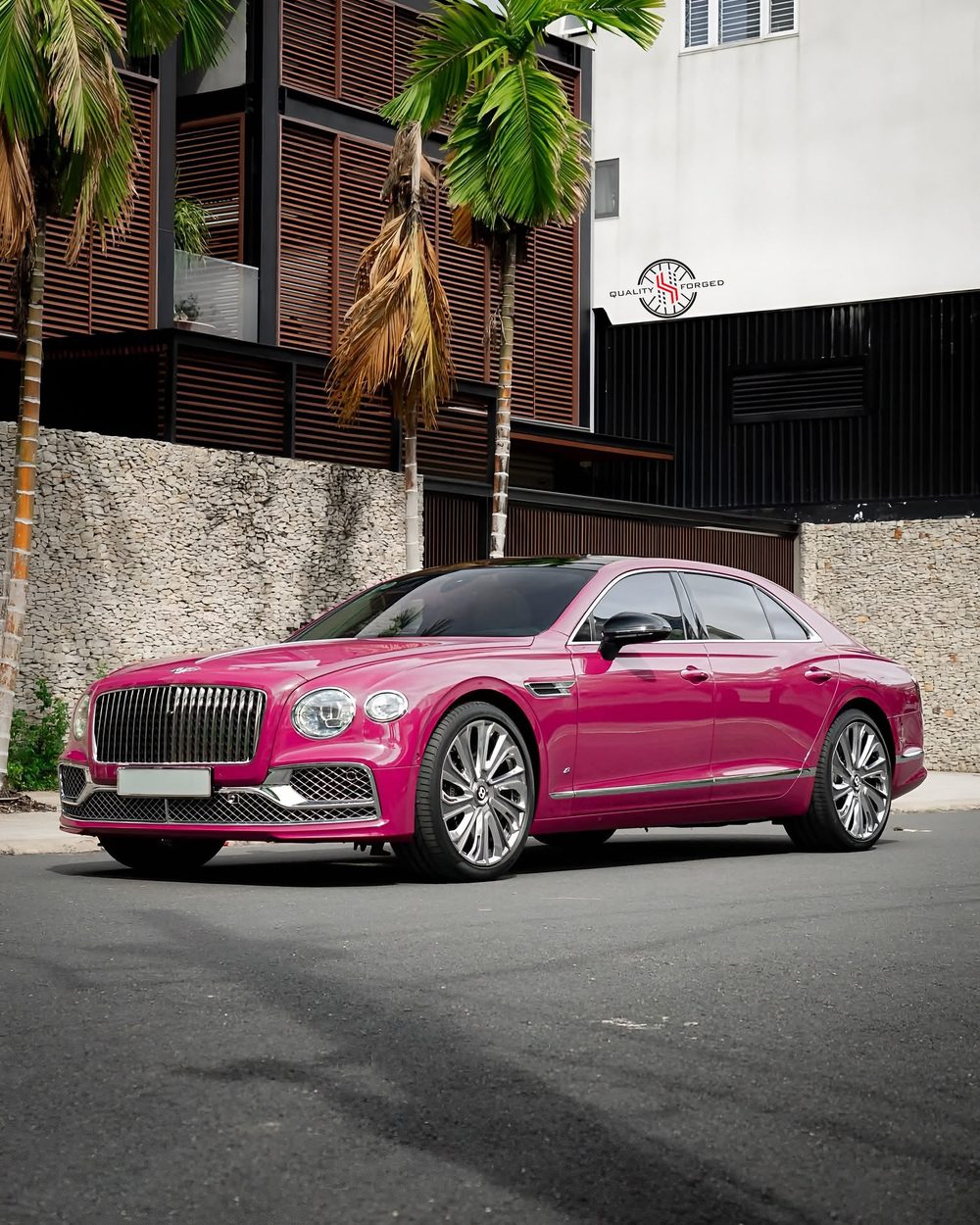 Bentley Flying Spur hồng trên mâm HFORGED