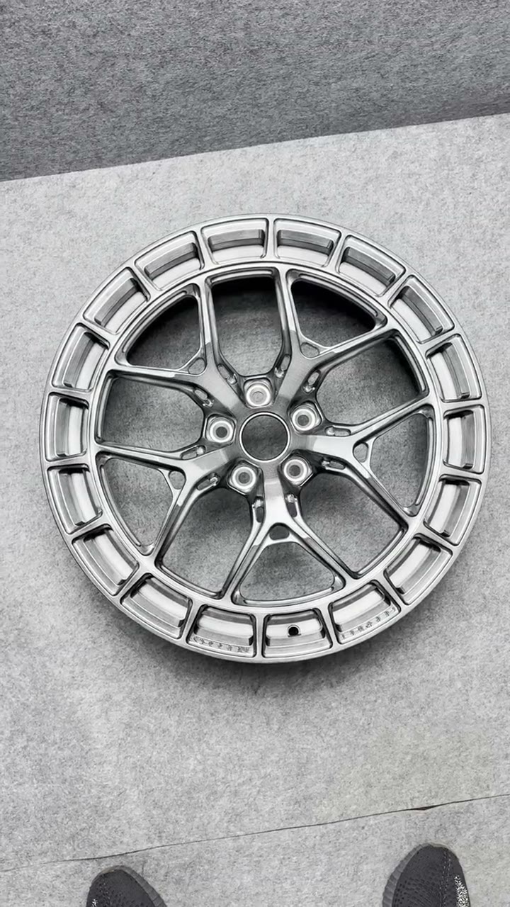Mâm forged nan chữ Y, viền xẻ rãnh – màu xám khói