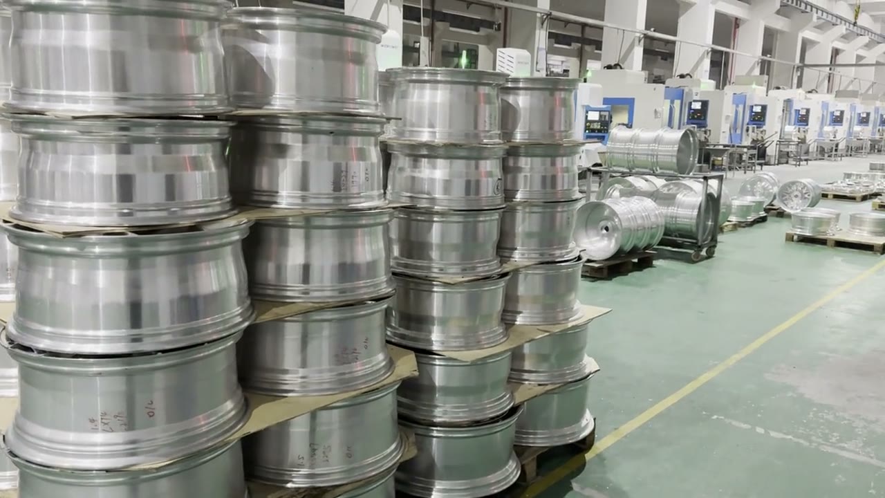Bên trong nhà máy mâm forged: phôi rèn và dây chuyền CNC