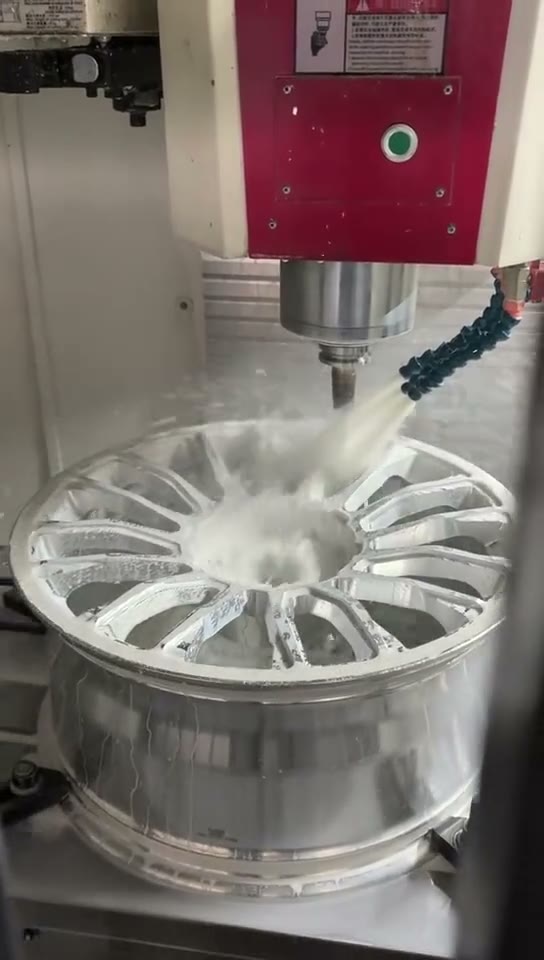 Mâm forged đa nan chữ Y: phay CNC từng khe nan