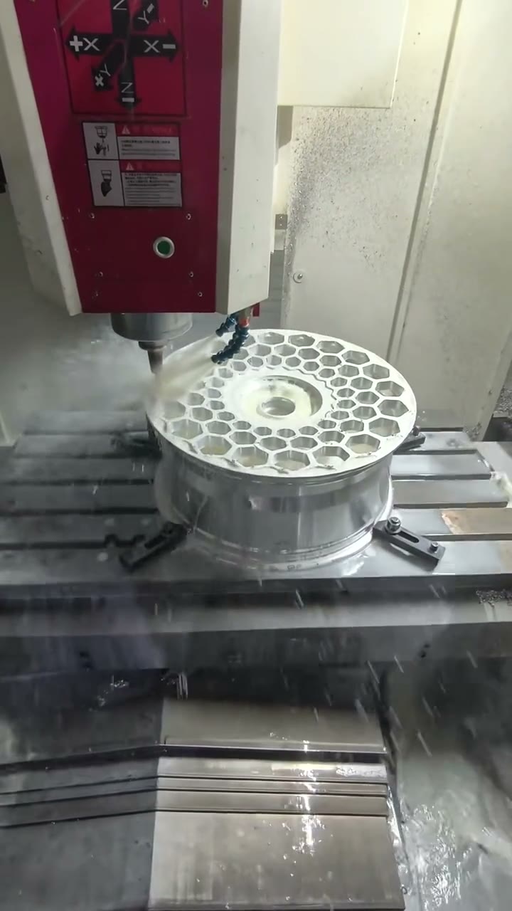 Phay CNC mâm forged họa tiết tổ ong (honeycomb)